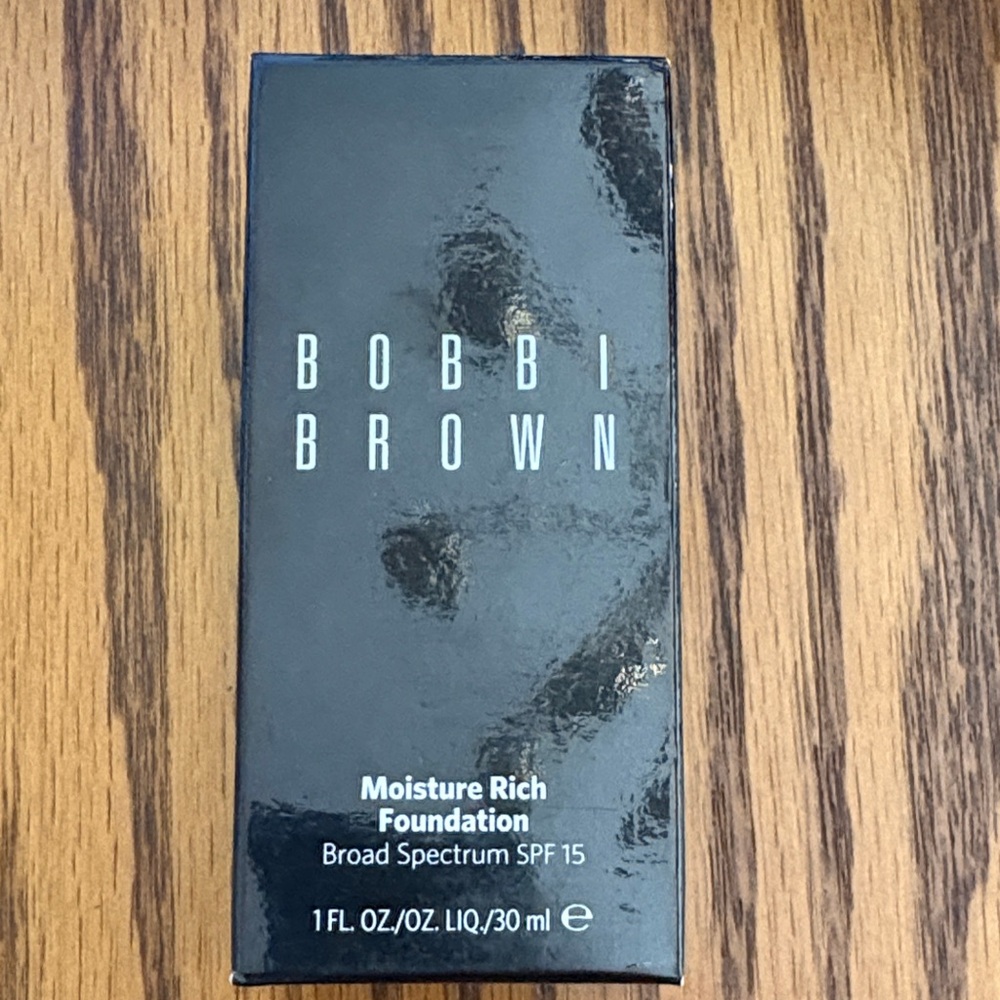 Bobbi Brown Moisture Rich Foundation- Warm Beige - Picture 3 of 4